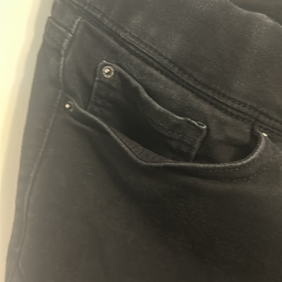 Black pull on slimming Signature by Levi. - Picture 3 of 6